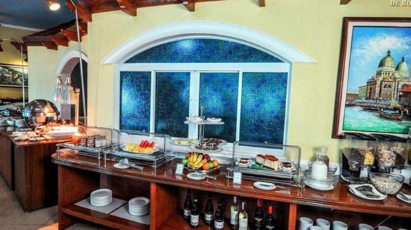 Resort Breakfast At Monaco - Palais Boracay Manoc-Manoc